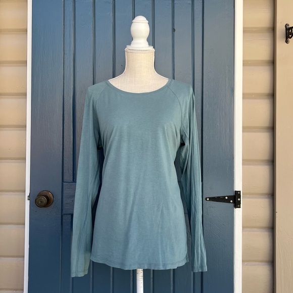 Lululemon sage green long sleeve Women Size 10 - Picture 1 of 7